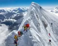 Selain Menjadi Gunung Tertinggi di Dunia, Inilah Deretan Fakta-Fakta Menarik Seputar Gunung Everest