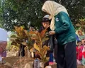 Kisah Pilu Anak Dini Sera Afrianti Usia 12 Tahun: Ditinggal sejak Bayi, Sekalinya Bertemu di Pemakaman