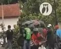 Kecelakaan di Turunan Tanah Putih: Mobil Nyungsep ke Parit