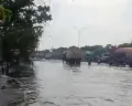 Selasa Pagi Macet Total, Banjir Masih Genangi Kubro Exit Tol Kaligawe, Pengendara Pilih Putar Balik