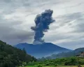 Gunung Marapi, Sumatera Barat Kembali Erupsi, Evakuasi Pendaki Ditunda