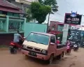 Banjir Air dan Lumpur di Jalan Mayor Soeyoto Bandungan, Waspada Jalan Licin