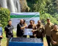 Pemimpin Wilayah III PT Askrindo, Bahrein S. Dalimunthe  dan Kepala Divisi Regional Perhutani Jawa Tengah, Asep Dedi Mulyadi menandatangani kerjasama.